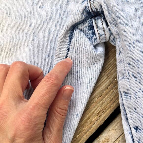 Levi's Vintage Women's Bleach Wash 80's Era Mom Jeans Size 8 - Picture 12 of 14